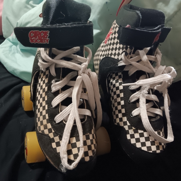 Skates - Picture 2 of 2